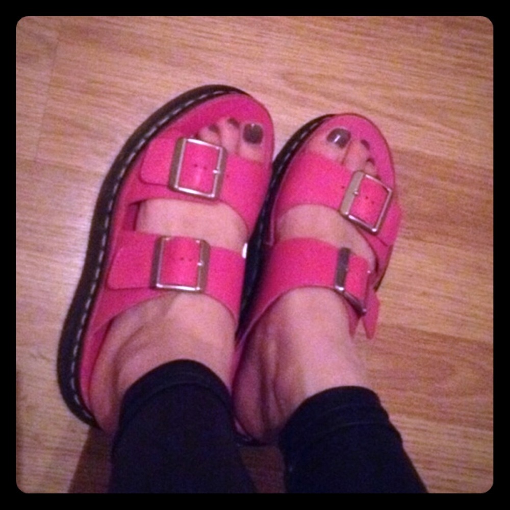 Dr. Martens pink shoe